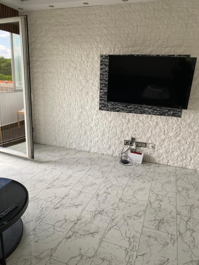 4 Zw M. Blick V. Balkon Auf Lech Apartamento Augsburgo